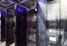 Ο ελληνικός υπερυπολογιστής Δαίδαλος με τις συστοιχίες εξοπλισμού και τα καλώδια στις εγκαταστάσεις του Λαυρίου