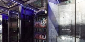 Ο ελληνικός υπερυπολογιστής Δαίδαλος με τις συστοιχίες εξοπλισμού και τα καλώδια στις εγκαταστάσεις του Λαυρίου