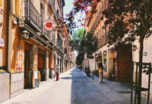 Ισπανία: Η έξωση μιας 87χρονης πυροδότησε διαδηλώσεις και πρόωρες εκλογές – 21 μέτρα για τη στέγη Κατοικίες και δρόμος στη Μαδρίτη, Ισπανία