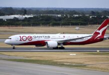 Κοριοί σε πτήση 17 ωρών της Qantas – Επιβάτες δέχθηκαν τσιμπήματα, ακυρώθηκε η επιστροφή Αεροσκάφος Boeing 787-9 της Qantas στο αεροδρόμιο του Περθ, φωτογραφία αρχείου
