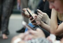 Νεανική αργκό και επικοινωνία μέσω smartphone
