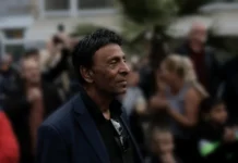 Ο τραγουδιστής Βασίλης Παϊτέρης